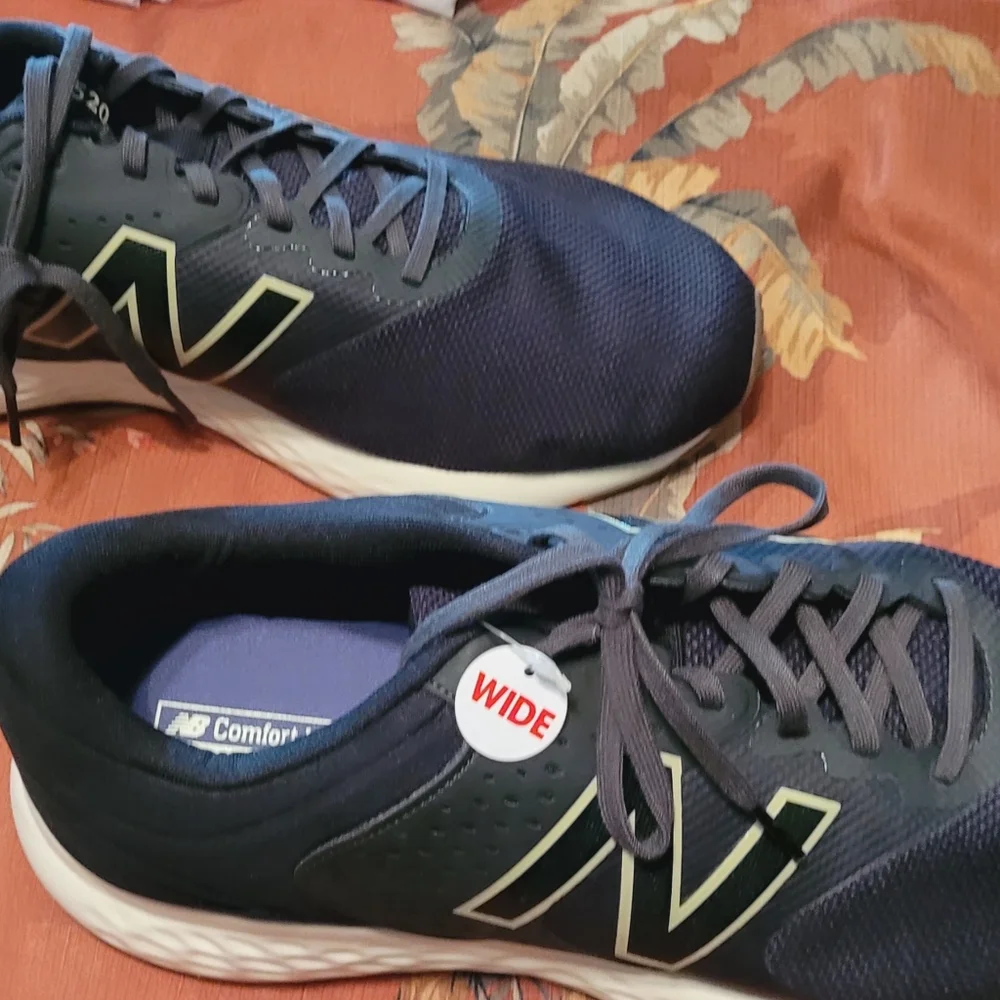 New Balance Men's 520  Athletic Shoes - Picture 3 of 6